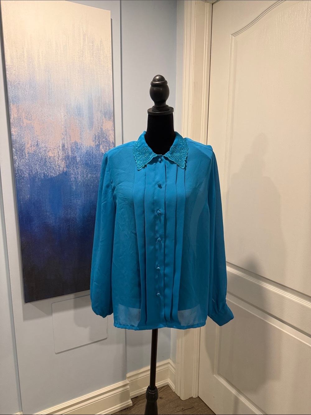 Vintage Women's Teal Button-Down Blouse with Lace Collar